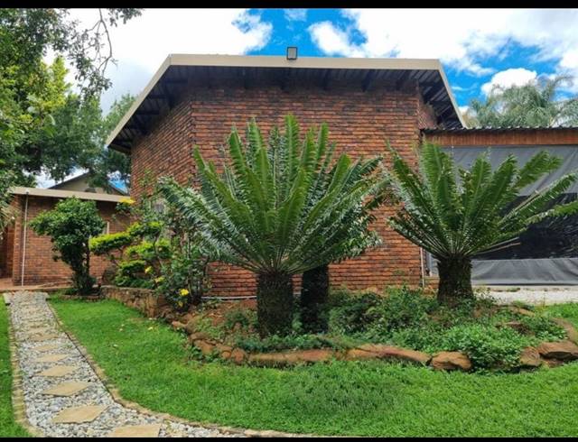 4 BEDROOM HOUSE FOR SALE IN WATERKLOOF GLEN